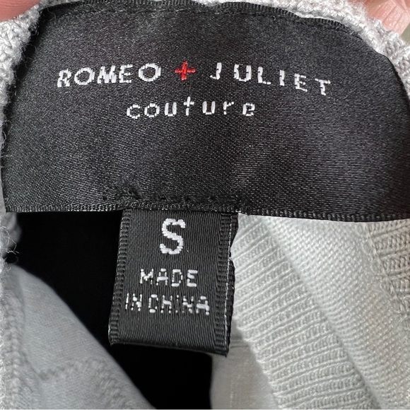 Romeo & Juliet Couture Gray Chevron Sweater Mini Dress Size S - Picture 6 of 7